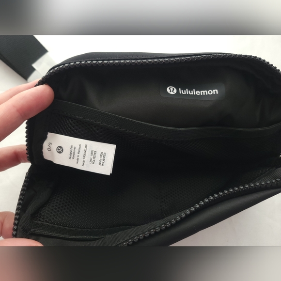 NWT Lululemon Everywhere Belt Bag Black - Picture 5 of 5